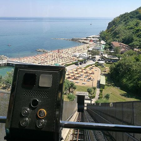 Albergo Capo Est Gabicce Mare Exterior photo