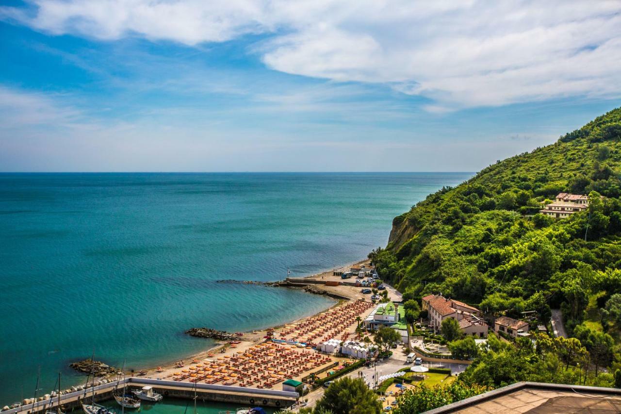 Albergo Capo Est Gabicce Mare Exterior photo