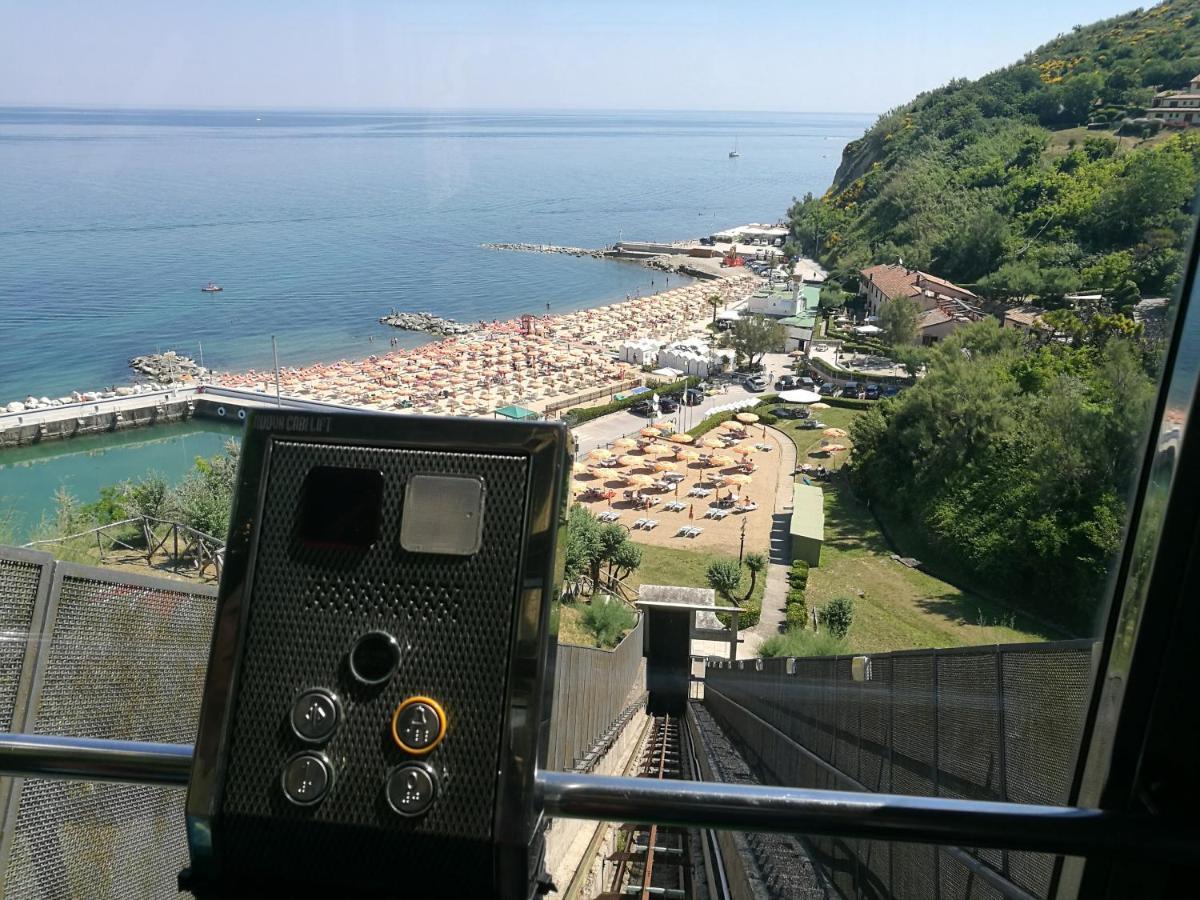 Albergo Capo Est Gabicce Mare Exterior photo